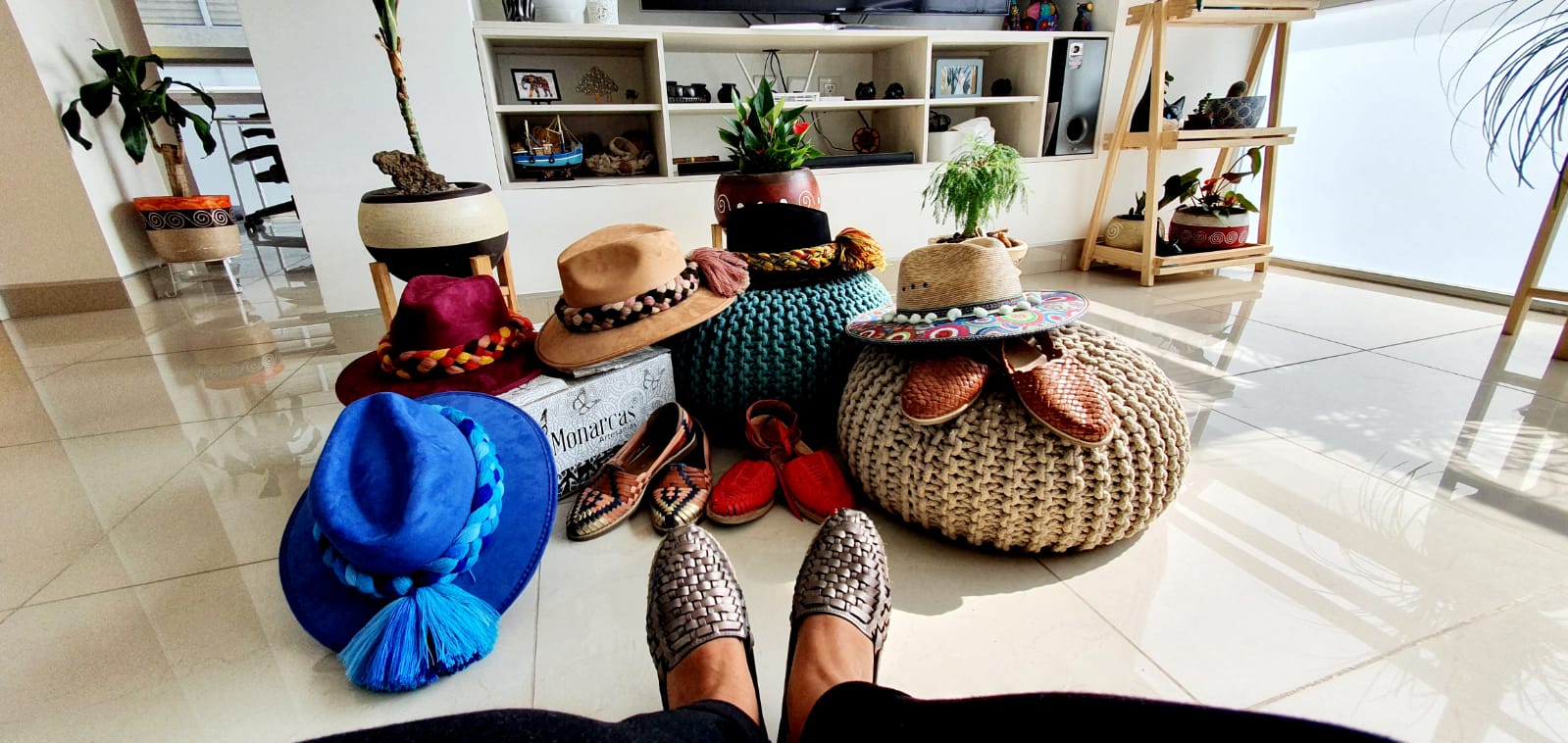 ▶ Huaraches, sombreros y bolsas artesanales
– Monarcas Artesanías